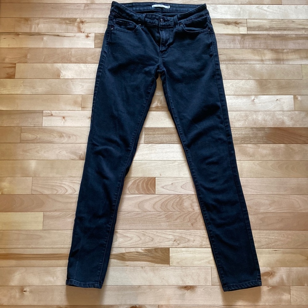 26x30 711 Levi’s skinny jeans in faded black